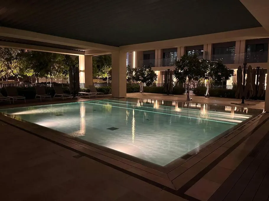 Ultimate Stay / Amazing Burj Khalifa Views / 5 Min Walk From Dubai Mall / 6 People شقة